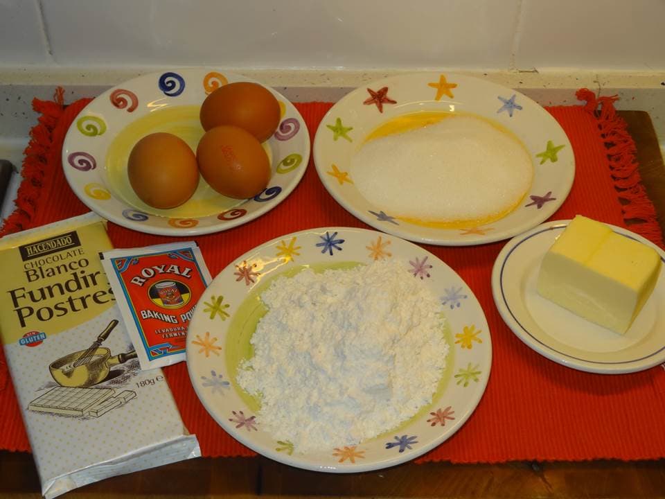 Bizcocho de chocolate blanco