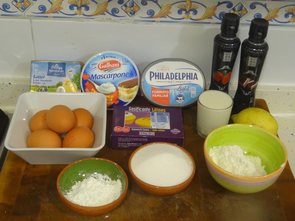 Pastel de queso con balsámico de frambuesa